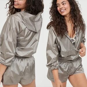 NEW Aerie Shiny Gray Athletic Cargo Shorts Size XS